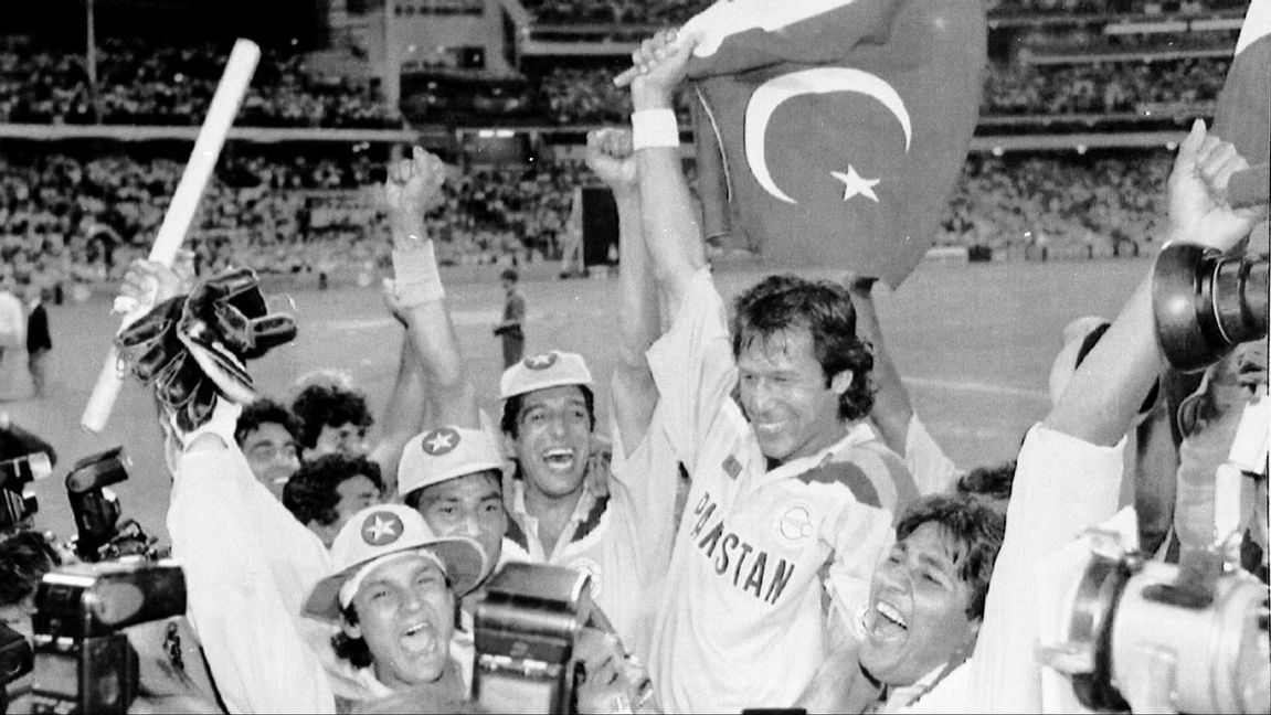 The former cricket star Imran Khan is waving a Pakistan flag after his team won the World Cup in 1992. Today, he is the Prime Minister of Pakistan. Commenting on the Taliban takeover in neighbouring Afghanistan he said that the Afghans ”have broken the shackles of slavery”. The Wall Street Journal warns that he ”may rue what he wished for”. Photo: Steve Holland/AP/TT