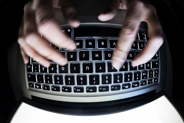 Internetleverantören måste lämna ut uppgifter om vilka personer som står bakom vissa IP-adresser. Arkivbild. Foto: Naina Helén Jåma/TT