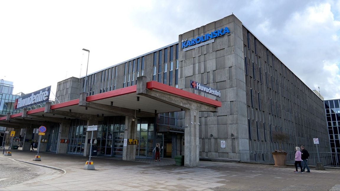 Karolinska Universitetssjukhuset har polisanmält fyra av sina egna läkare för bland annat mutbrott. Arkivbild. Foto: Janerik Henriksson/TT.