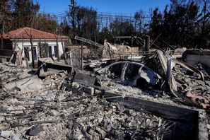 Bostäder som förstörts i bränderna, i området Pacific Palicades. Arkivbild. Foto: Damian Dovarganes/AP