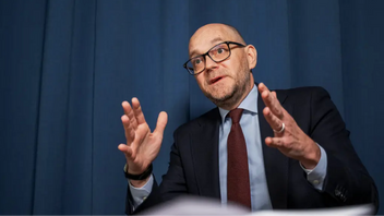 Arbetsmarknadsminister Johan Britz kallar till krismöte efter Donald Trumps tullutspel. Foto: Olga Demiankova/SVD/TT