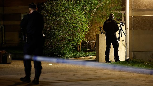 Polisen i Täby efter ett sprängdåd natten till tisdagen. Foto: Fredrik Persson/TT