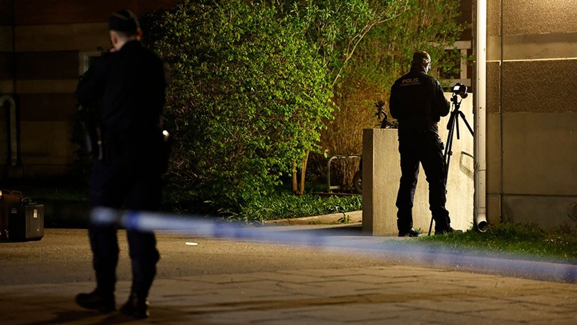 Polisen i Täby efter ett sprängdåd natten till tisdagen. Foto: Fredrik Persson/TT