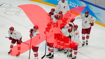 Ryska spelare deppar efter förlusten i OS-finalen mot Finland. Foto: Jae C. Hong/AP/TT