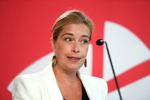 Socialdemokraternas Annika Strandhäll har med omedelbar verkan lämnat sitt uppdrag i justitieutskottet efter kontrovers kring partiets förslag om medborgarskap. Foto: TT