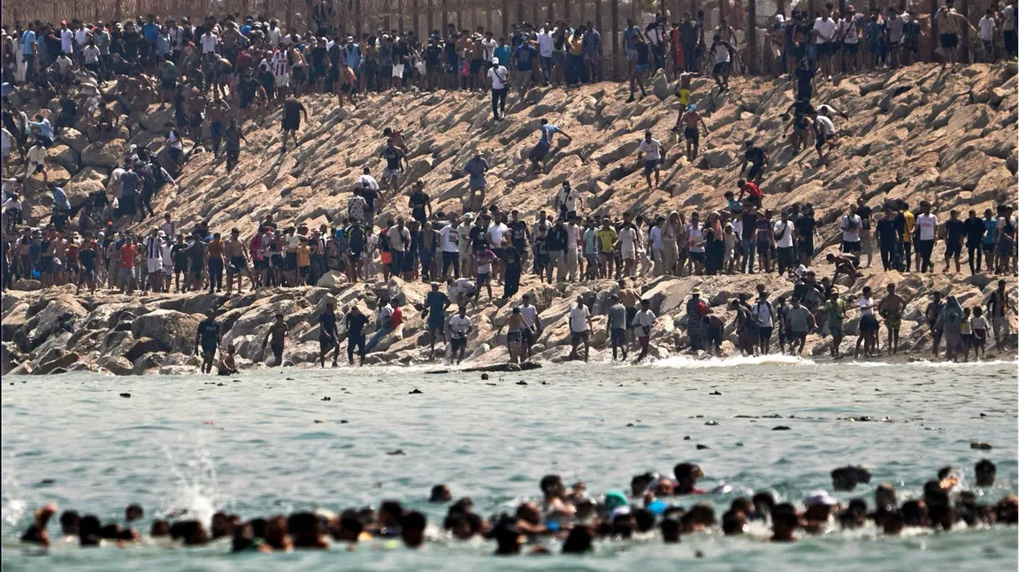 Spanien flyttar 500 migranter från Ceuta till fastlandet