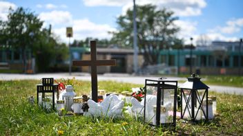 Minnesplats utanför Campus Risbergska i Örebro, där en skolmassaker skedde för exakt ett år sedan. Foto: Viktoria Bank/TT