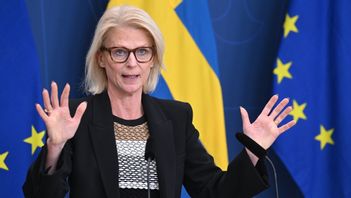 Finansminister Elisabeth Svantesson borde bli flitig och sänka skatten. Foto: Jonas Ekströmer/TT 