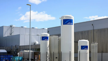 Nu vill Scania köpa Northvolts forskningsanläggning utanför Västerås. Foto: Ali Lorestani/TT