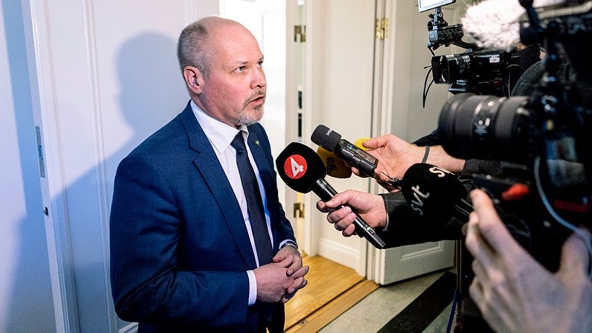 Regeringen vill utreda vistelseförbud – ”kopierar SD-politik”