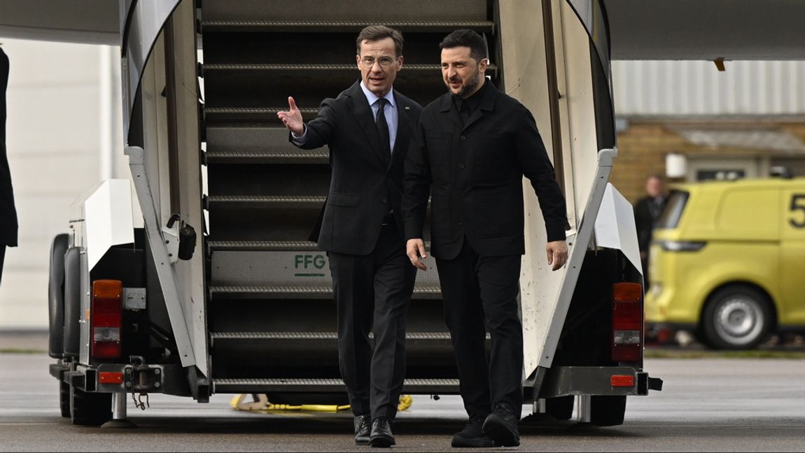 Statsminister Ulf Kristersson (M) tar emot Ukrainas president Volodymyr Zelenskyj för ett möte i Linköping på onsdagen. Ledarna väntas diskutera Rysslands anfallskrig mot Ukraina och det bilaterala försvarssamarbetet mellan Sverige och Ukraina. Fredrik Sandberg/TT