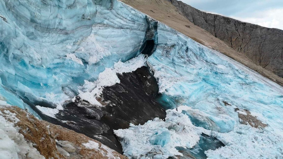 Glaciären på berget Marmolada. Foto: Autonomous Province of Trento/AP/TT