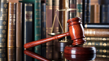 Genrebild. En försvarsadvokat delade sin mordmisstänkte klients inloggningsuppgifter på olika nätkonton till hans anhöriga. Foto: Uzakilsantan/Wikimedia Commons