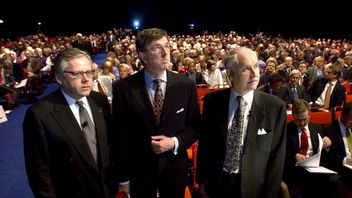 En gammal bild från Bengt Brauns dagar som näringlivstopp. Nu kämpar han mot vindkraft. Bilden från Skandias bolagsstämma i Globens annex 2003. Foto: Fredrik Sandberg/SCANPIX.