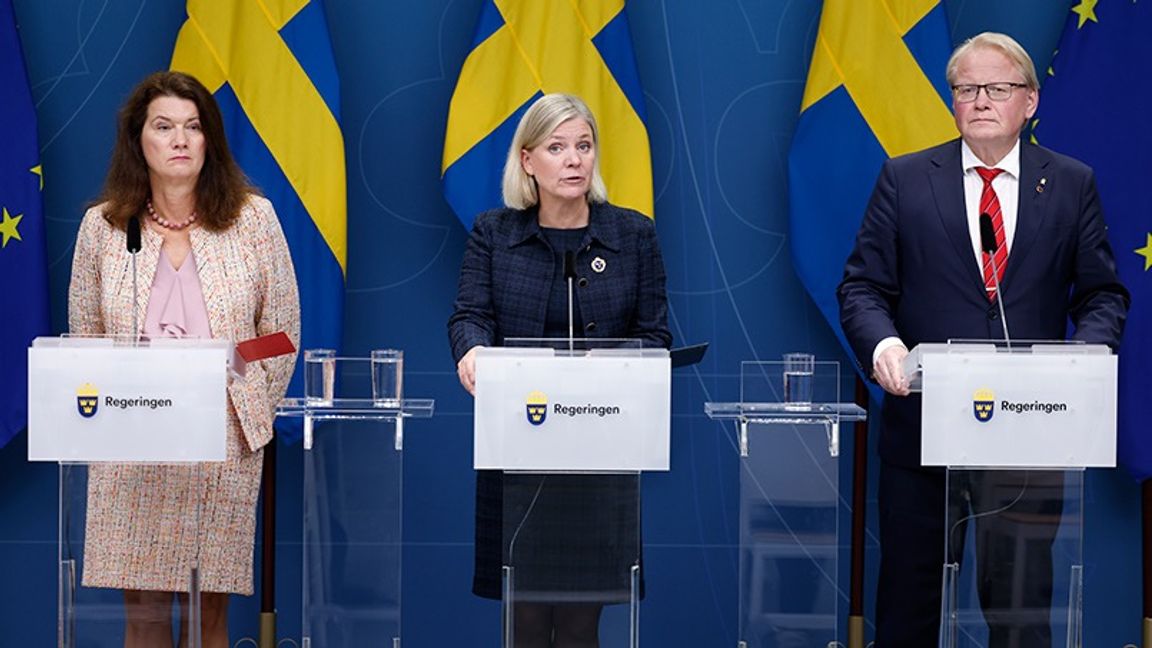 Utrikesminster Ann Linde (S), statsminister Magdalena Andersson (S) och försvarsminister Peter Hultqvist (S) håller pressträff med anledning av gasläckan i Östersjön från Nord Stream. Foto: Fredrik Persson / TT