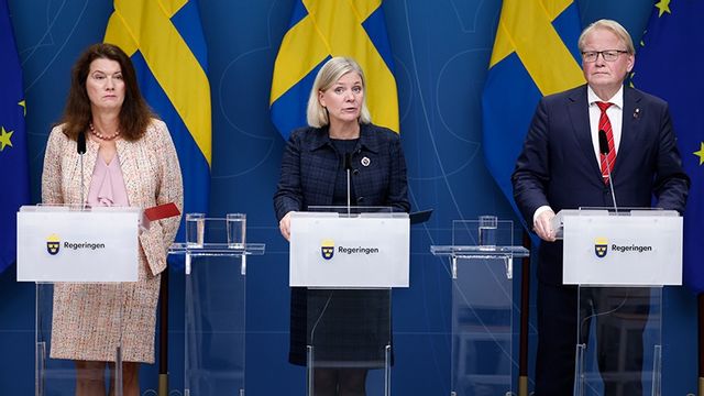 Utrikesminster Ann Linde (S), statsminister Magdalena Andersson (S) och försvarsminister Peter Hultqvist (S) håller pressträff med anledning av gasläckan i Östersjön från Nord Stream. Foto: Fredrik Persson / TT