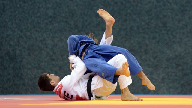Två personer som tävlar i judo under Islamic Solidarity Games i Azerbajdzjan 2017. Foto: Presidential Press and Information Office, CC BY 4.0/Wikimedia Commons
