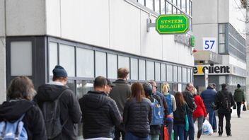 Kö till det svenska detaljhandelsmonopolet Systembolaget. Foto: Henrik Montgomery., TT.