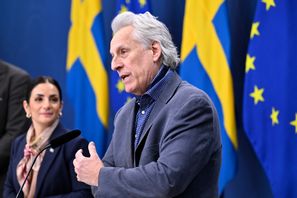Professorn och historikern Lars Trägårdh och kulturminister Parisa Liljestrand (M). Arkivbild. Foto: Henrik Montgomery/TT