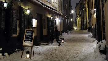 Det våldsamma bråket mellan väktaren och tre krogbesökare i Gamla stan, Stockholm, ledde till en dödlig utgång. Genrebild. Foto: Anders Wiklund/TT