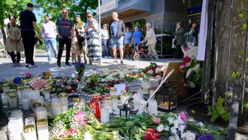 Farsta centrum efter skjutningarna den 10 juni förra året, då två personer dog och två skadades. Arkivbild. Foto: JESSICA GOW/TT