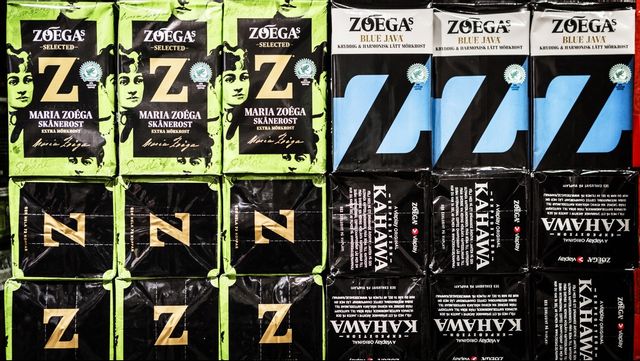 När kaffepaketen krymper är det fusk, när arbetsdagen krymper är det rättvisa. Foto: Simon Rehnström/SvD/TT