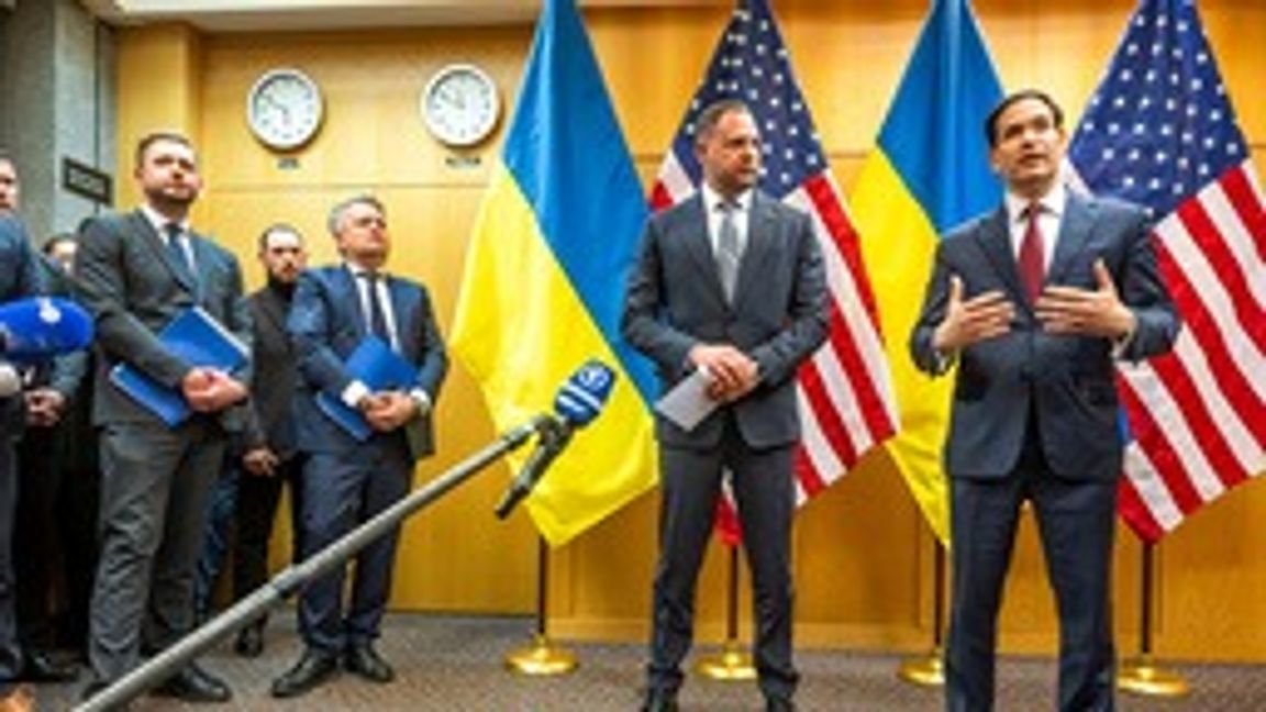 Ukrainas förhandlare Andrij Jermak och USA:s utrikesminister Marco Rubio i Genève under söndagen, där de pågående förhandlingarna om ett reviderat fredsförslag hölls. Foto: Martial Trezzini/Keystone via AP/TT