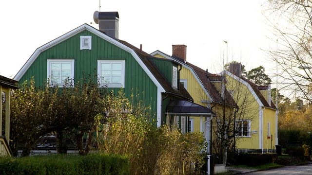 En mäklare i Stockholmsområdet döms för att ha lurat till sig miljoner från kunder. Arkivbild. Foto: HASSE HOLMBERG/TT