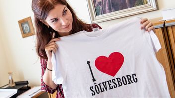 Kommunstyrelsens ordförande i Sölvesborg, Louise Erixon, på sitt rum i kommunhuset. Arkivbild. Foto: Johan Nilsson/TT.