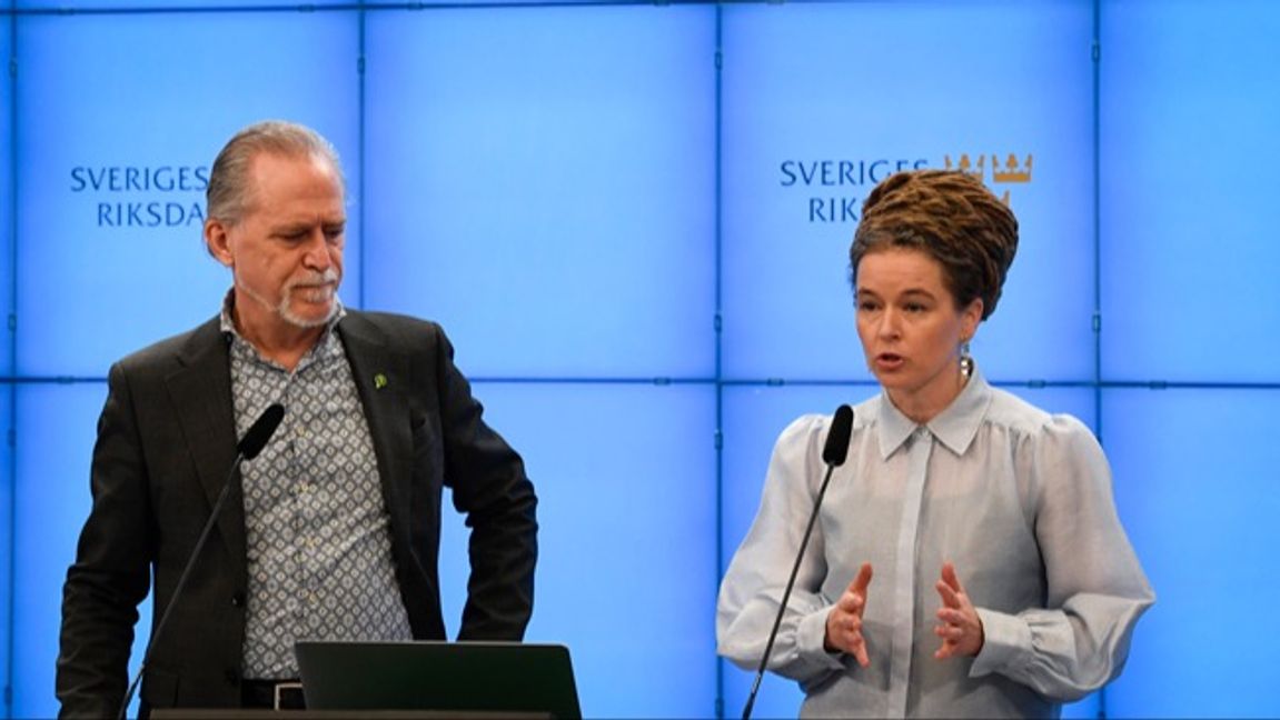 MP-språkrören Amanda Lind och Daniel Helldén. Partiet når nu rekordnivåer i huvudstaden med 12,1 procent av väljarstödet. Foto: Viktoria Bank/TT.