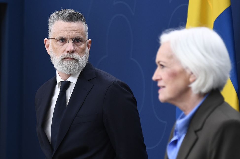 John Ahlberk blir ny generaldirektör för IVO, presenterar sjukvårdsminister Acko Ankarberg Johansson (KD) under en pressträff på måndagen. Lars Schröder/TT