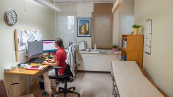 Svenska Barnläkarföreningen larmar om att kompetensen för att bedöma unga patienter saknas i de nya riktlinjerna. Foto: Samuel Steén/TT.