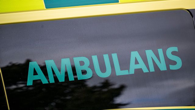Ambulans är på plats vid skolan. Arkivbild. Johan Nilsson/TT