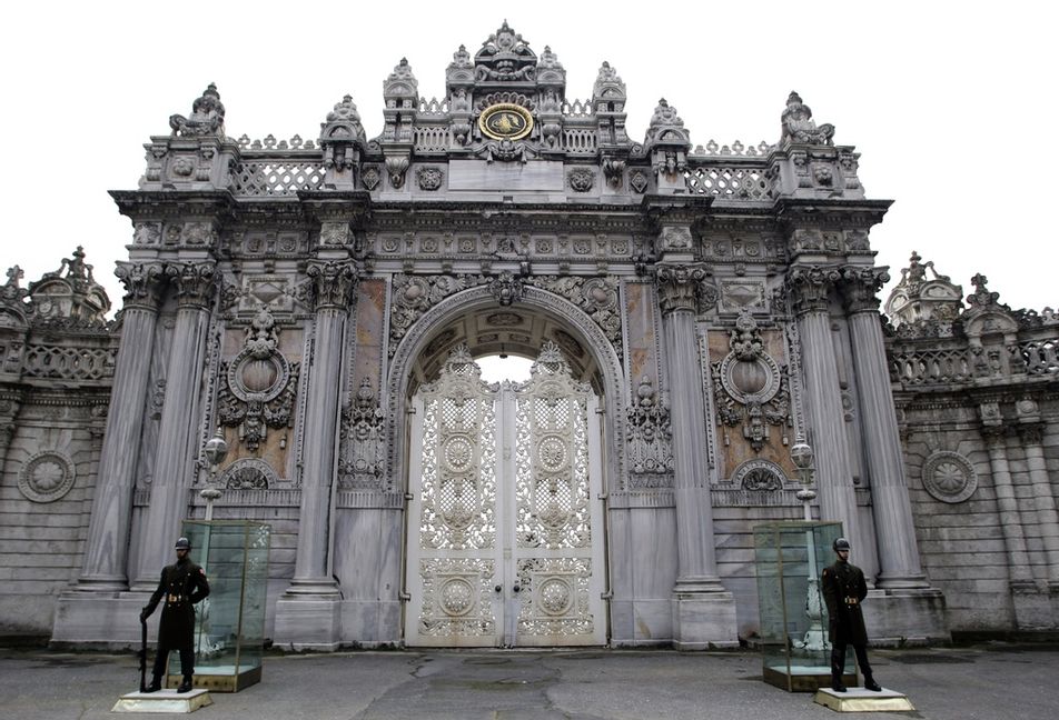 Dolmabahçepalatset i Istanbul, tilltänkt plats för torsdagens rysk-ukrainska samtal. Foto: Ibrahim Usta/AP/TT