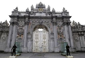 Dolmabahçepalatset i Istanbul, tilltänkt plats för torsdagens rysk-ukrainska samtal. Foto: Ibrahim Usta/AP/TT