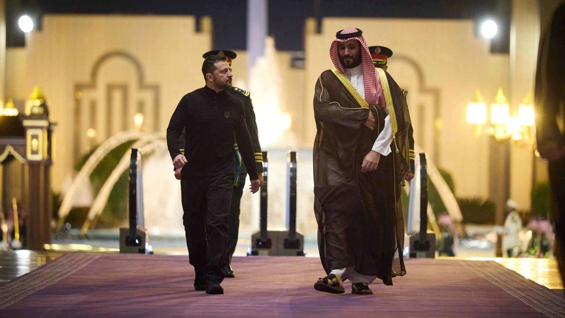Ukrainas president Volodymyr Zelenskyj och Saudarabiens kronprins Salman Al Saud. Foto: AP/TT