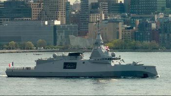 Den franska fregatten Amiral Ronarc’h, som Luleåklassen bygger på. Avtalet om de svenska fregatterna undertecknades ombord på fartyget i Stockholm i augusti. Foto: Oleg Yunakov/Wikimedia Commons (CC BY-SA 4.0).