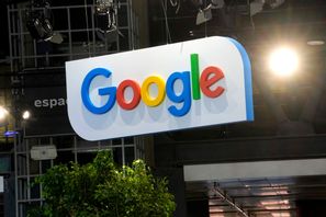 Google, en del av teknikimperiet Alphabet, stämmer Microsoft. Arkivbild Foto: Thibault Camus AP/TT