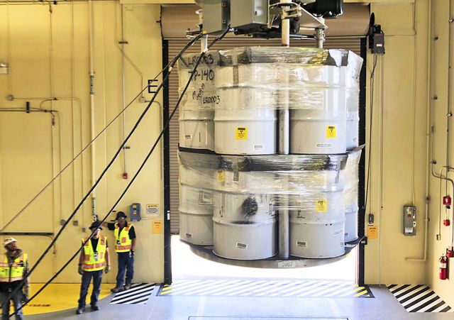 Fat med kärnavfall vid forskningscentret Los Alamos i USA-delstaten New Mexico, där den första atombomben utvecklades inom ramarna för Manhattanprojektet på 1940-talet. Nestor Trujillo/AP/TT