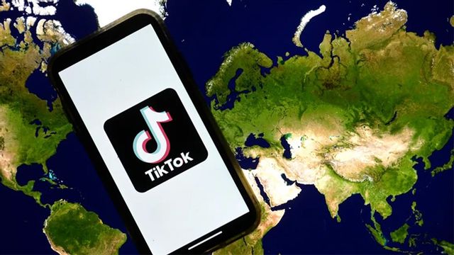 Den kinesiska appen Tiktok från företaget Bytedance är en social medie-applikatioin för skapande och delning av video och livesändningar. Foto: Janerik Henriksson / TT