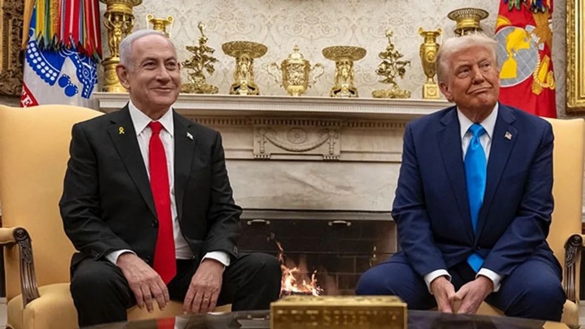 I februari i år var det gladare miner mellan Benjamin Netanyahu och Donald Trump i Vita huset. Bild: Public Domain