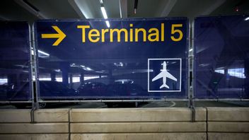 En man greps med stora mängder kontanter på Arlanda flygplats i Stockholm i torsdags. Foto: Janerik Henriksson/TT 