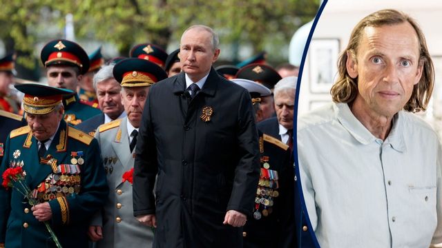 Vladimir Putin deltar i kransnedläggningsceremonin vid Den okände soldatens grav. Foto: Anton Novoderezhkin, Sputnik/AP/TT