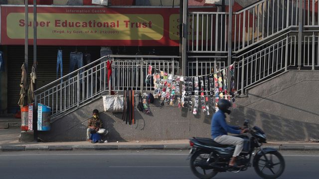 2019 dog i genomsnitt 17 personer i timmen i trafikolyckor i Indien. Foto: Mahesh Kumar A/TT. 