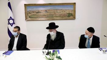 Ledande politiker från United Torah Judaism under ett möte 2021. Partiet lämnade regeringen på måndagskvällen i protest mot värnpliktsförslag för yeshiva-studenter. Foto: Amir Cohen/AP/TT