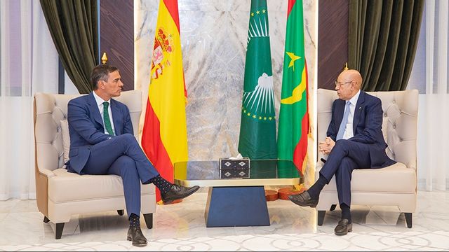 Spaniens premiärminister Pedro Sánchez i möte med Mauretaniens president Mohamed Ould Ghazouani. Foto: AP/TT