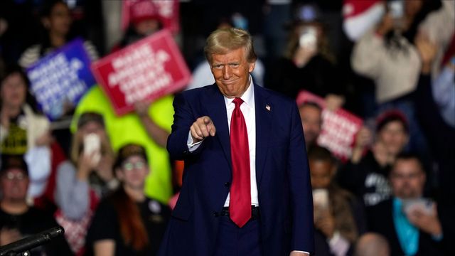 Tusentals supportrar samlades i PPL Center i Allentown för att lyssna på Donald Trump. Foto: Matt Rourke/AP/TT 