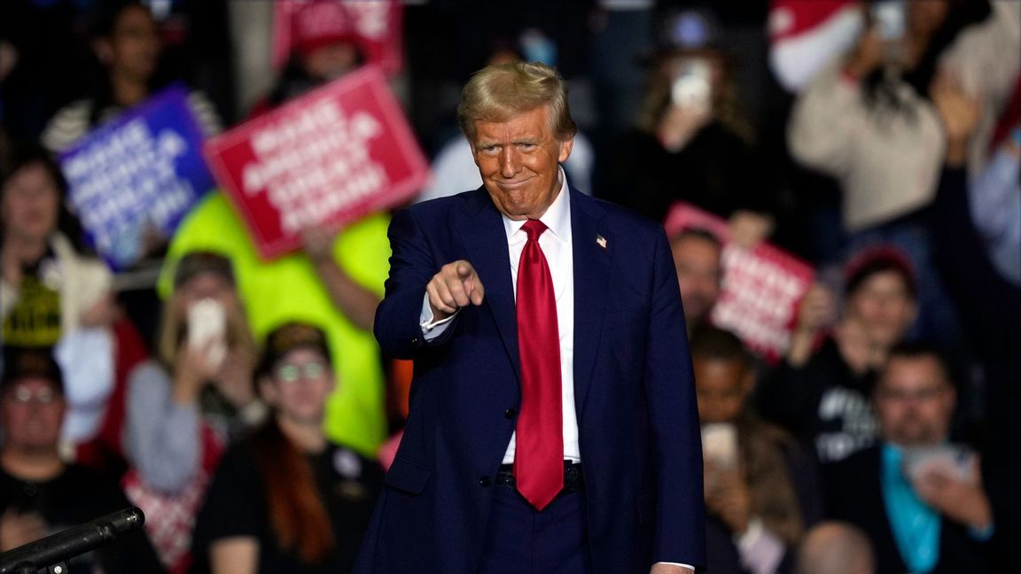 Tusentals supportrar samlades i PPL Center i Allentown för att lyssna på Donald Trump. Foto: Matt Rourke/AP/TT
