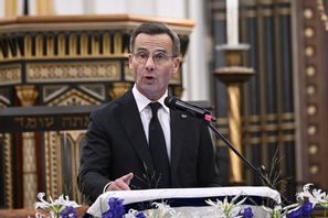 Ulf Kristersson höll tal under en minnesceremoni för att uppmärksamma ettårsdagen sedan 7 oktober-attacken i Israel. Fredrik Sandberg/TT