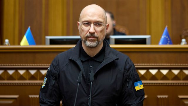 Ukrainas nyutsedde försvarsminister Denis Shmyhal talar inför det ukrainska parlamentet torsdagen den 17 juli 2025. Foto: AP Photo/Vadym Sarakhan